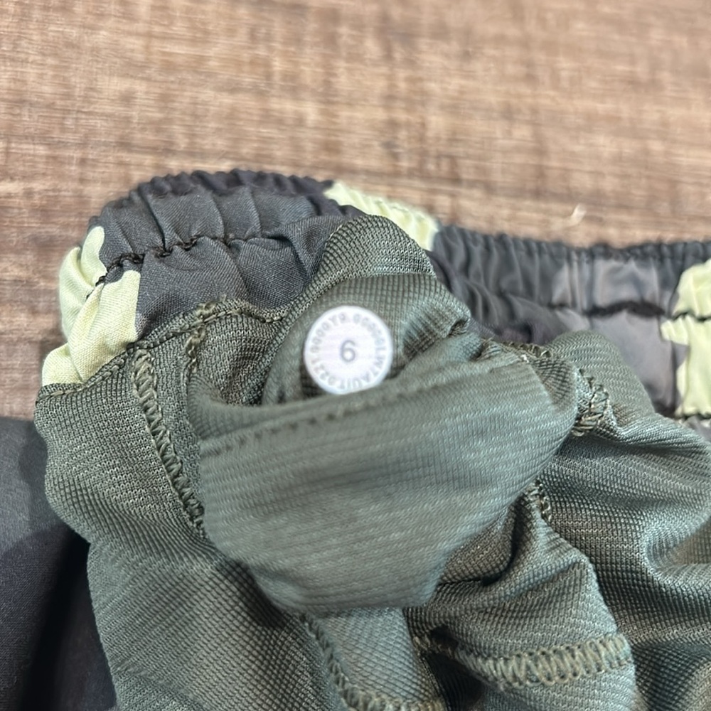 Lululemon Camo Hotty Hot Short 4-inch - Picture 9 of 12